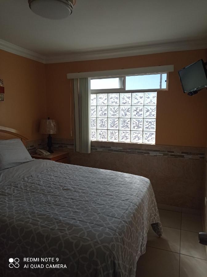 Suites Leon Rojo Tijuana Exteriér fotografie